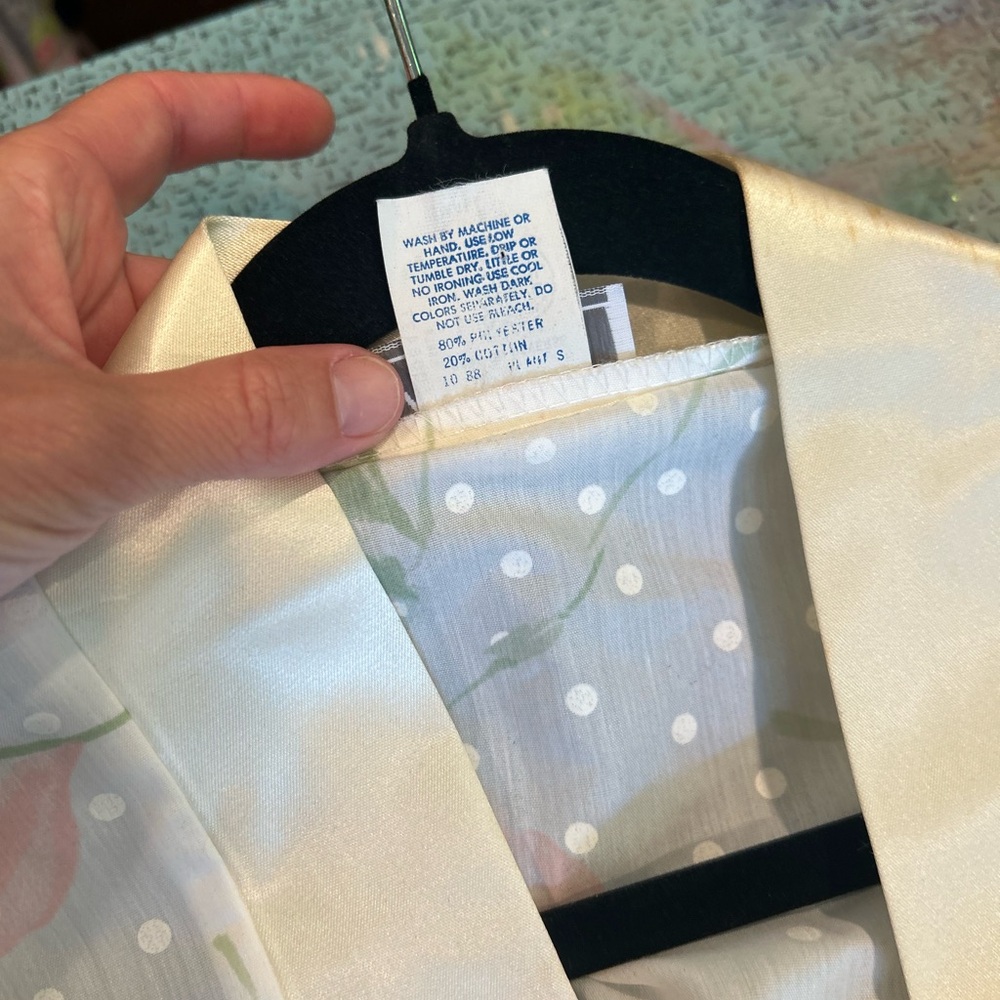 Vintage Pastel Floral and Polka Dot Robe - Picture 5 of 13